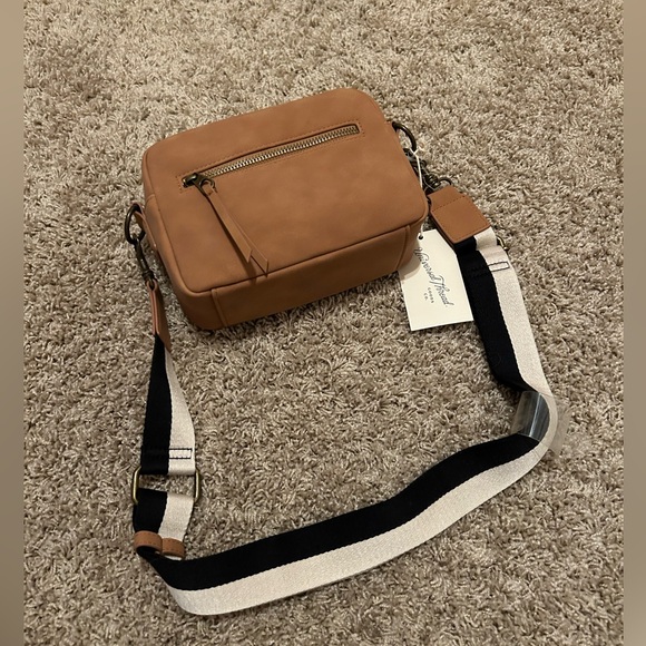 Camera Crossbody Bag from Universal Thread - Picture 5 of 5